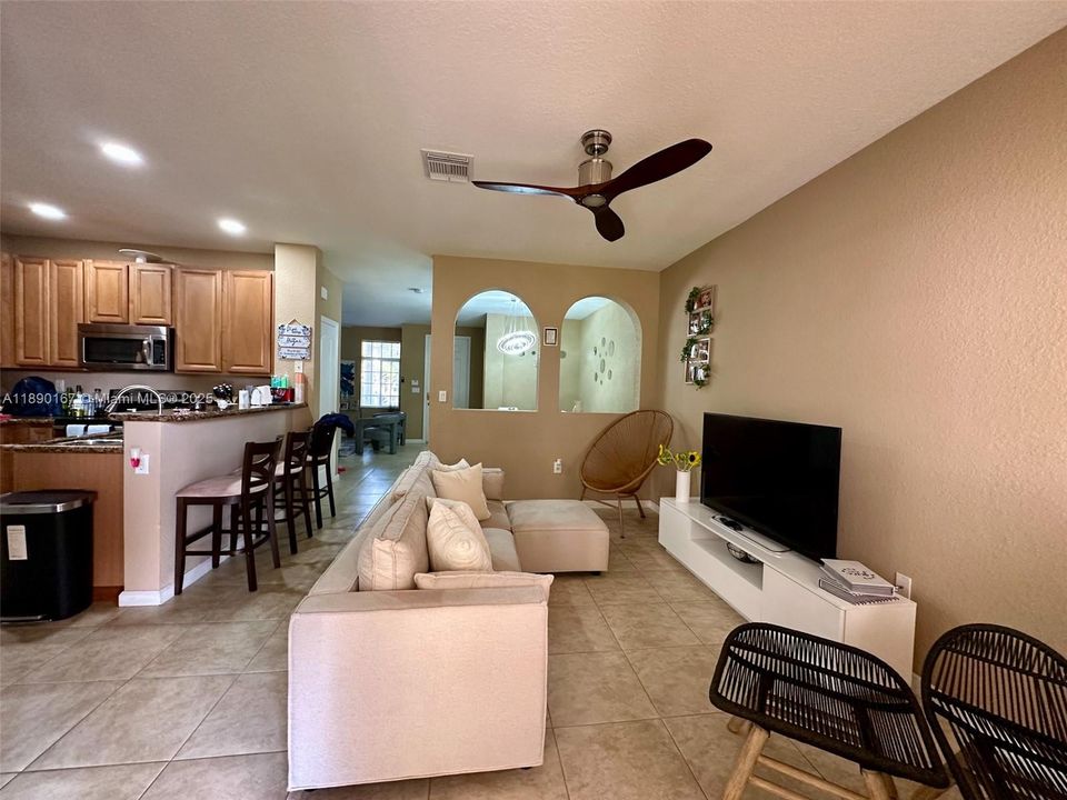 Недавно арендовано: $2,690 (3 спален, 2 ванн, 1850 Квадратных фут)