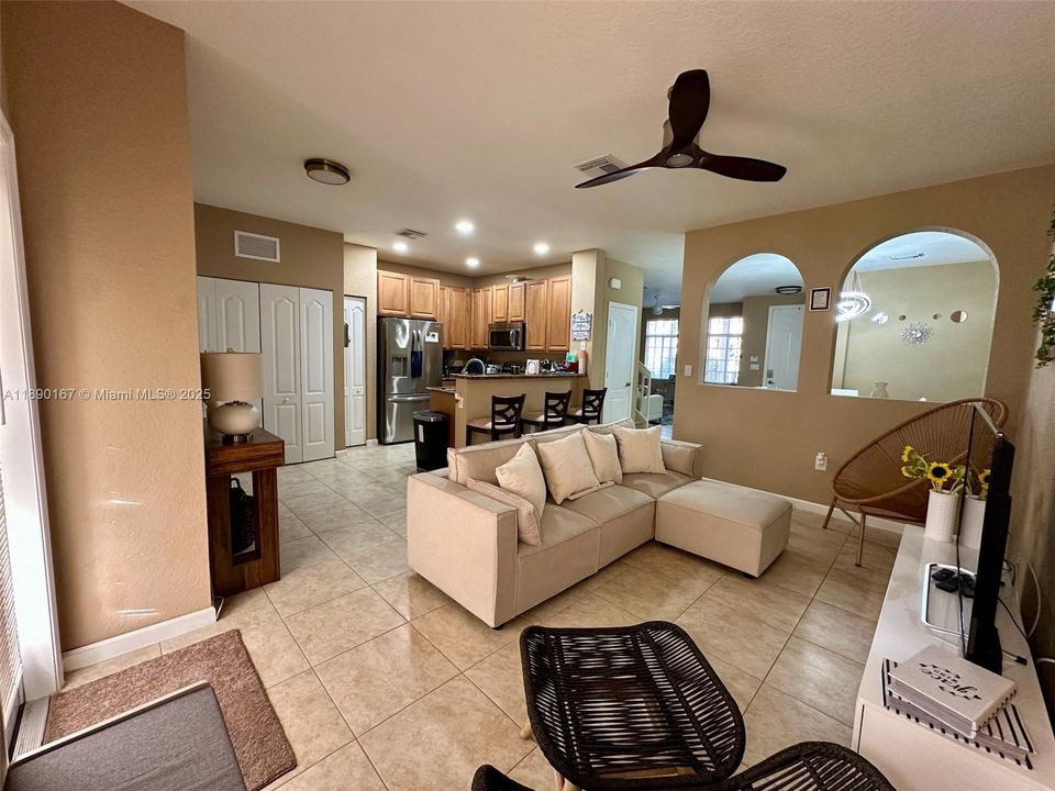 Недавно арендовано: $2,690 (3 спален, 2 ванн, 1850 Квадратных фут)