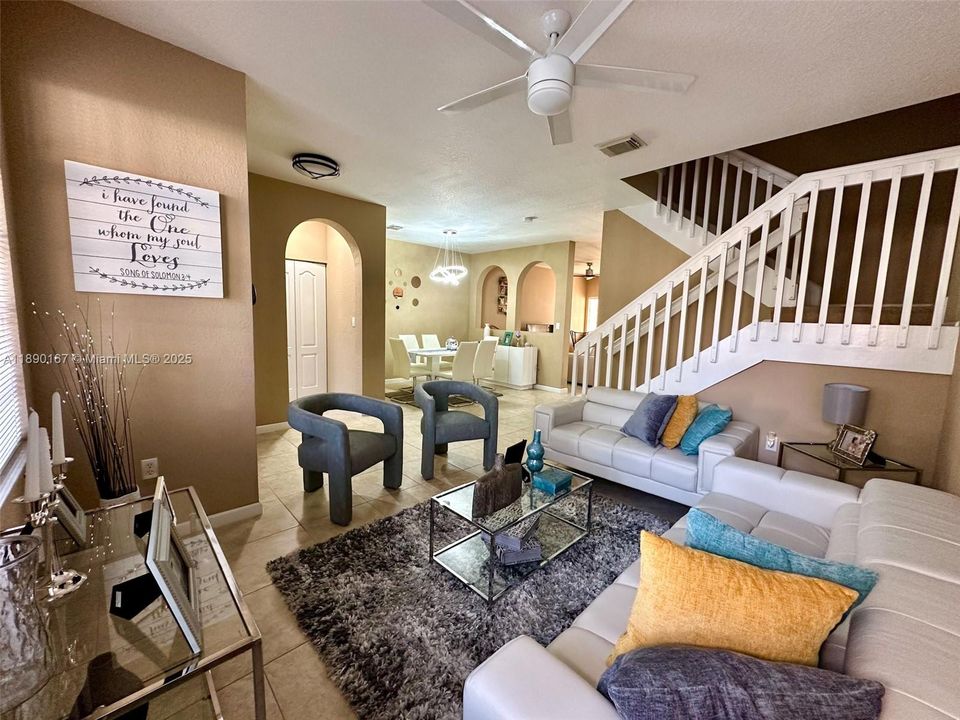 Недавно арендовано: $2,690 (3 спален, 2 ванн, 1850 Квадратных фут)