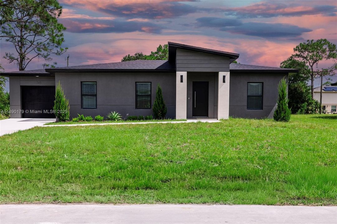 Active With Contract: $306,800 (3 beds, 2 baths, 1250 Square Feet)