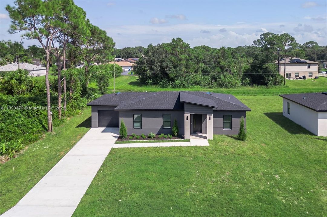 Active With Contract: $306,800 (3 beds, 2 baths, 1250 Square Feet)