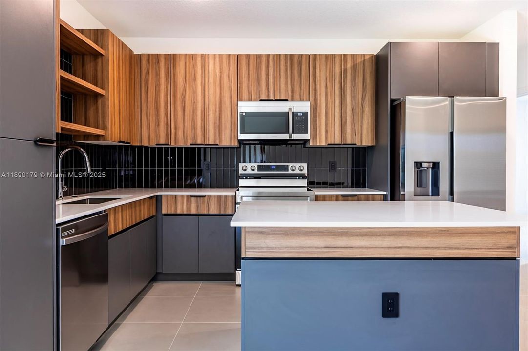 Active With Contract: $306,800 (3 beds, 2 baths, 1250 Square Feet)