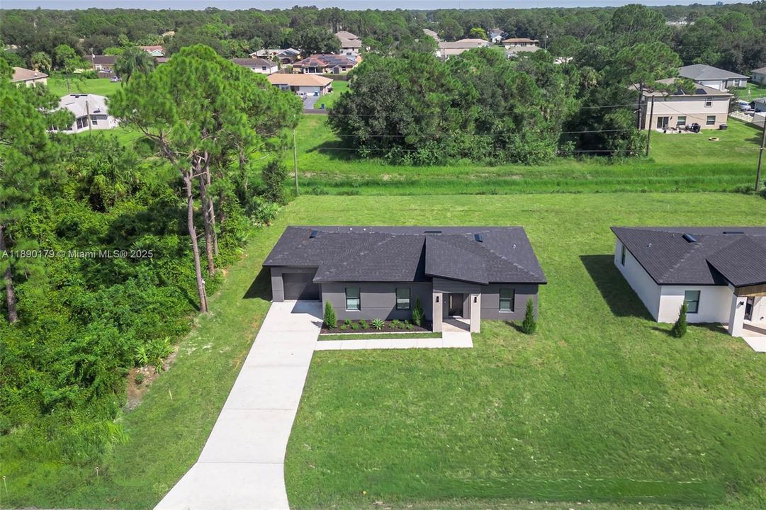 Active With Contract: $306,800 (3 beds, 2 baths, 1250 Square Feet)