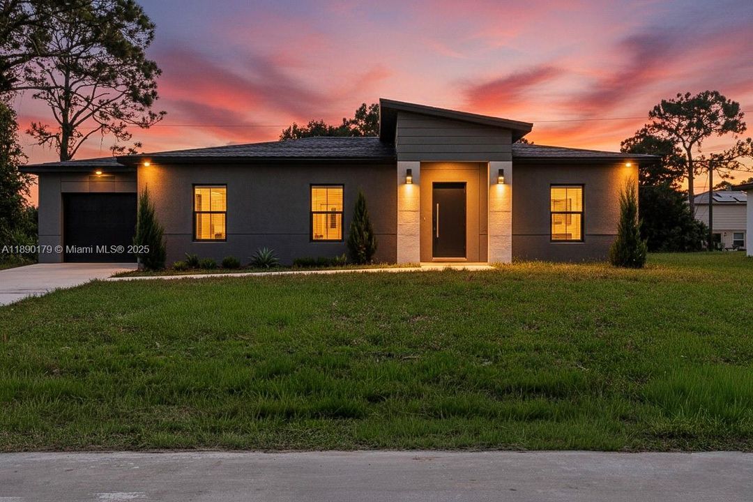 Active With Contract: $306,800 (3 beds, 2 baths, 1250 Square Feet)