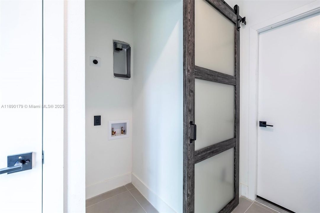 Active With Contract: $306,800 (3 beds, 2 baths, 1250 Square Feet)