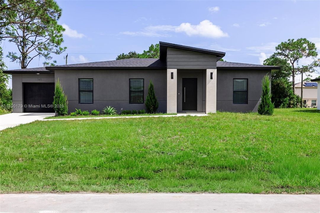 Active With Contract: $306,800 (3 beds, 2 baths, 1250 Square Feet)