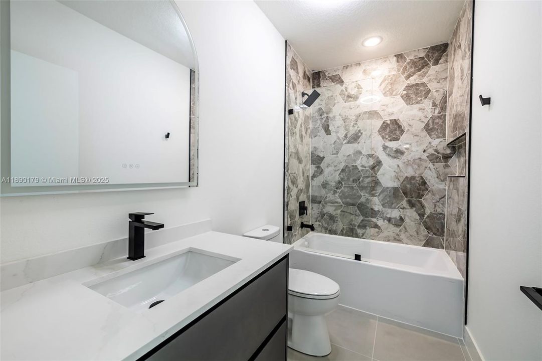 Active With Contract: $306,800 (3 beds, 2 baths, 1250 Square Feet)