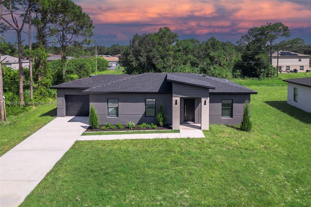 Active With Contract: $306,800 (3 beds, 2 baths, 1250 Square Feet)