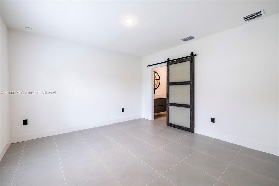 Active With Contract: $306,800 (3 beds, 2 baths, 1250 Square Feet)