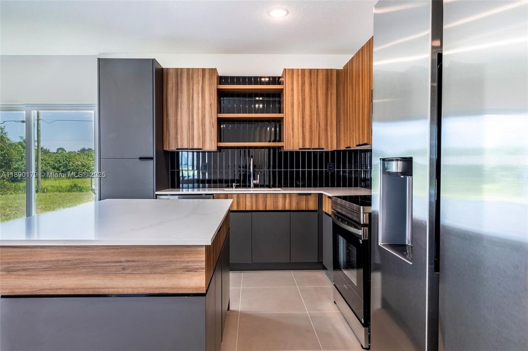 Active With Contract: $306,800 (3 beds, 2 baths, 1250 Square Feet)