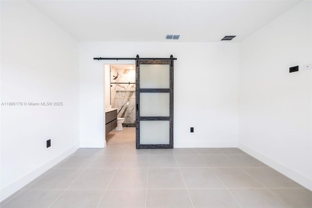 Active With Contract: $306,800 (3 beds, 2 baths, 1250 Square Feet)