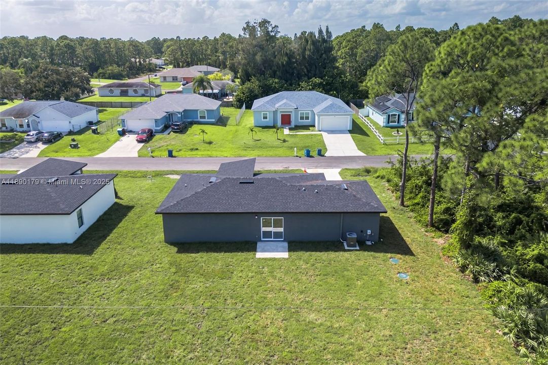 Active With Contract: $306,800 (3 beds, 2 baths, 1250 Square Feet)