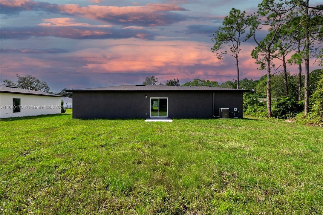 Active With Contract: $306,800 (3 beds, 2 baths, 1250 Square Feet)