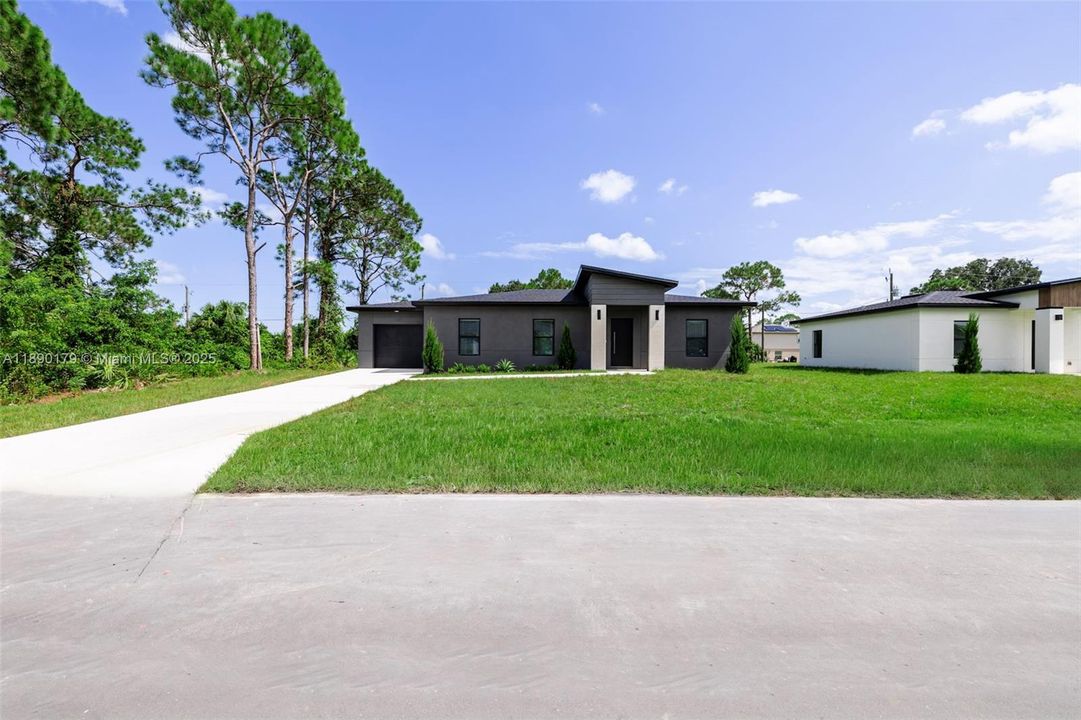 Active With Contract: $306,800 (3 beds, 2 baths, 1250 Square Feet)