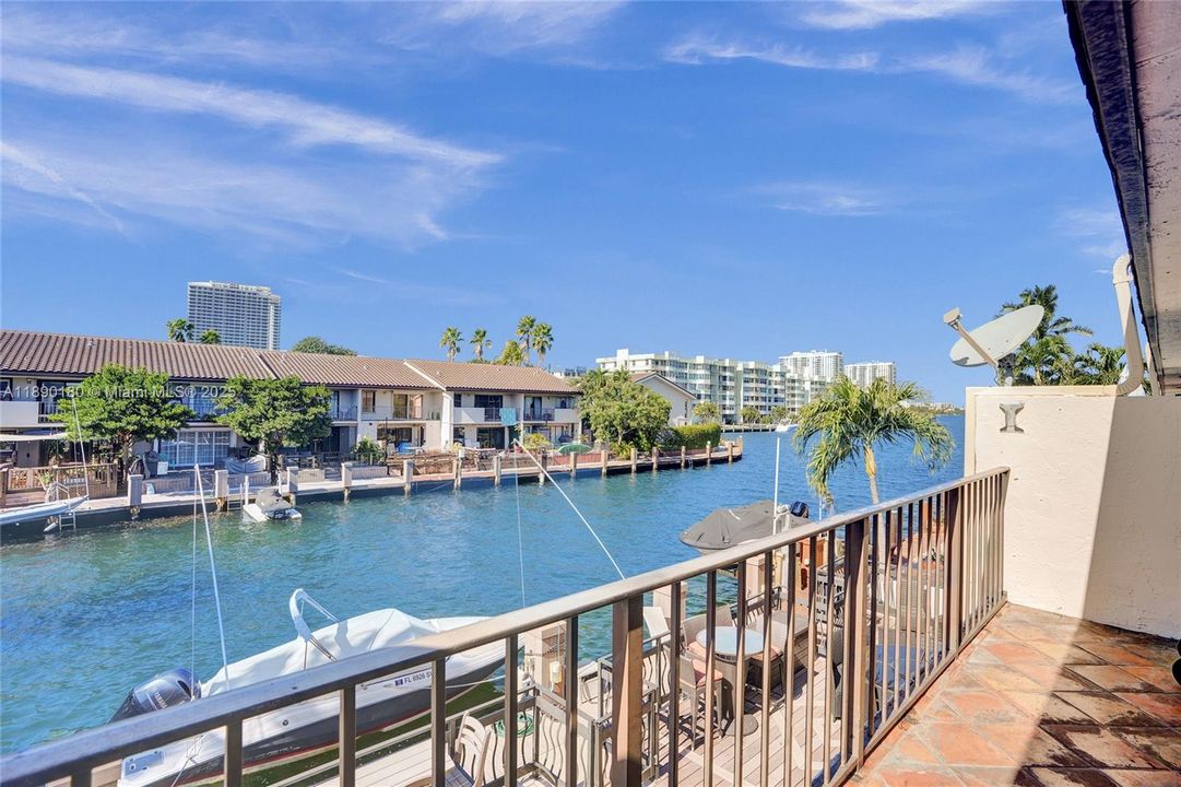 For Sale: $799,000 (2 beds, 2 baths, 1550 Square Feet)