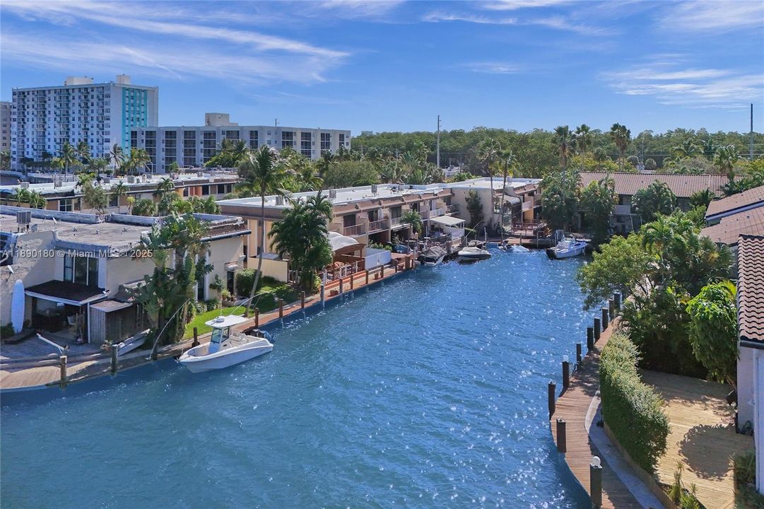 For Sale: $799,000 (2 beds, 2 baths, 1550 Square Feet)