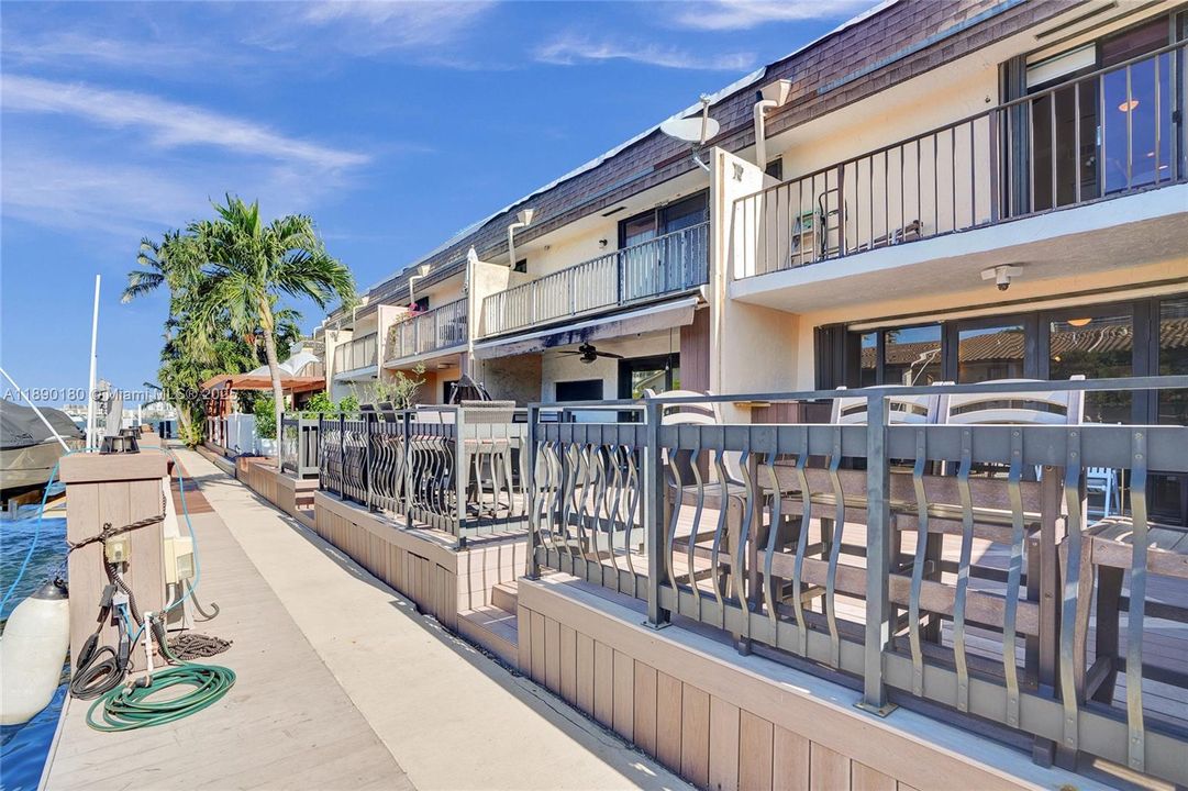 For Sale: $799,000 (2 beds, 2 baths, 1550 Square Feet)