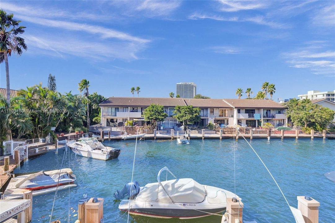 For Sale: $799,000 (2 beds, 2 baths, 1550 Square Feet)