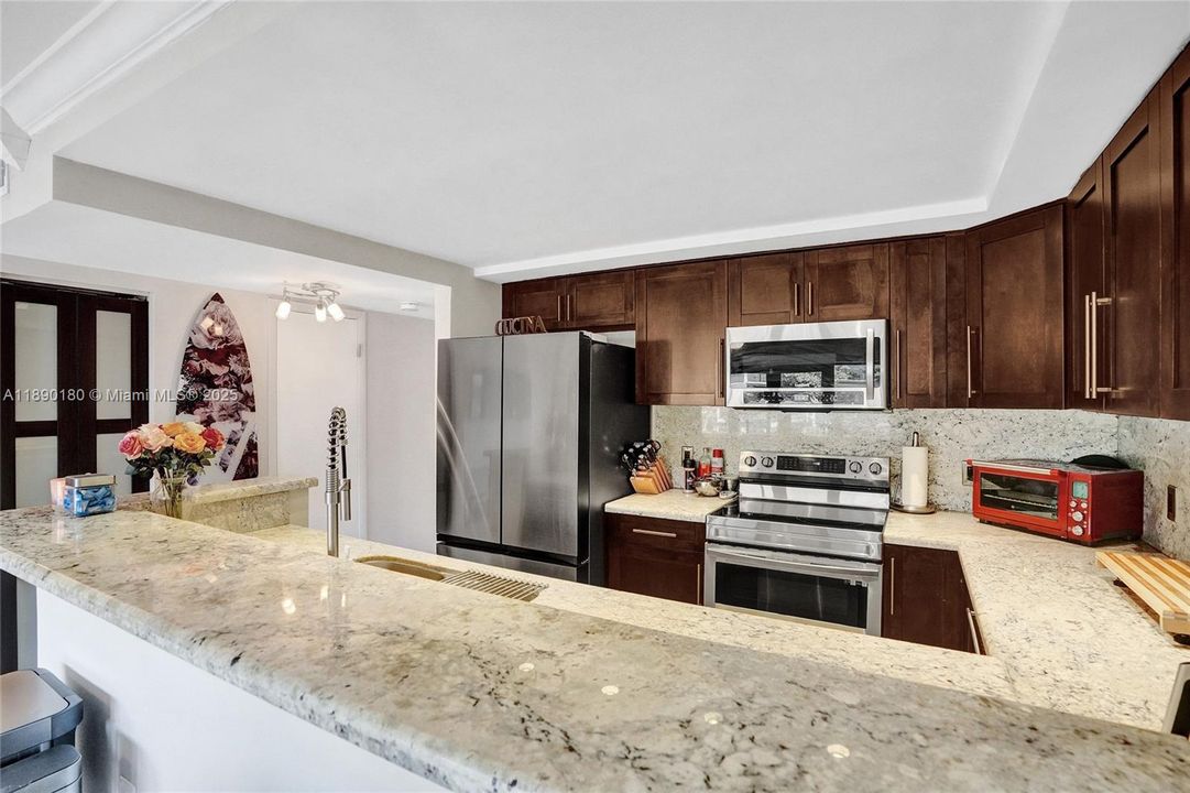 For Sale: $799,000 (2 beds, 2 baths, 1550 Square Feet)