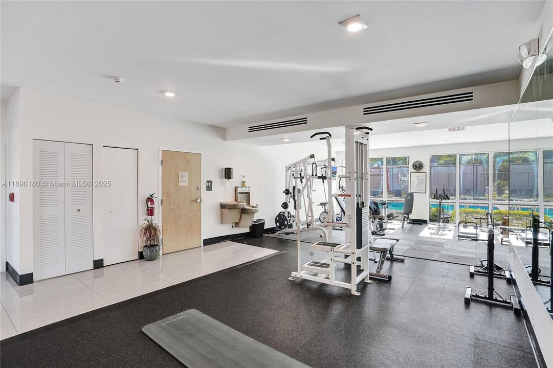 For Sale: $799,000 (2 beds, 2 baths, 1550 Square Feet)