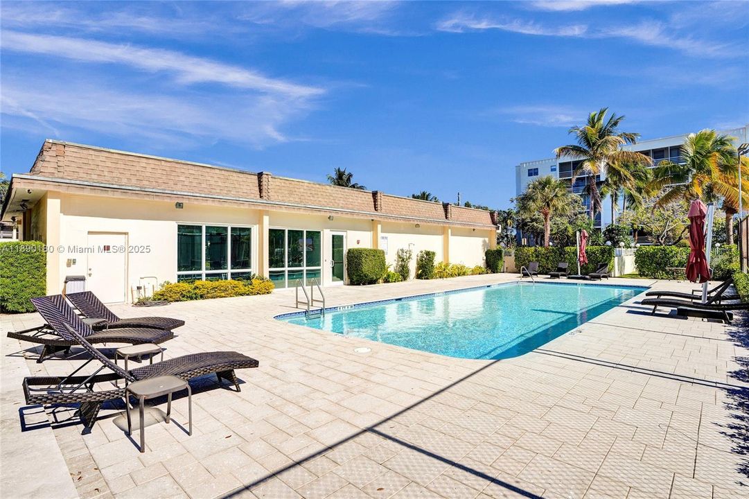 For Sale: $799,000 (2 beds, 2 baths, 1550 Square Feet)