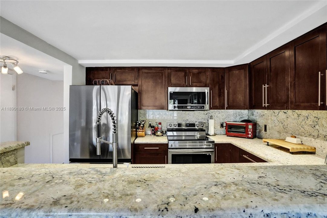 For Sale: $799,000 (2 beds, 2 baths, 1550 Square Feet)