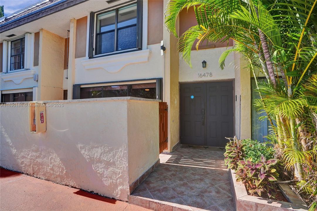 For Sale: $799,000 (2 beds, 2 baths, 1550 Square Feet)