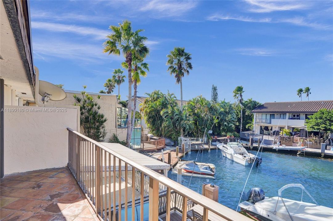 For Sale: $799,000 (2 beds, 2 baths, 1550 Square Feet)