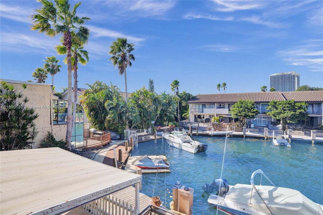 For Sale: $799,000 (2 beds, 2 baths, 1550 Square Feet)