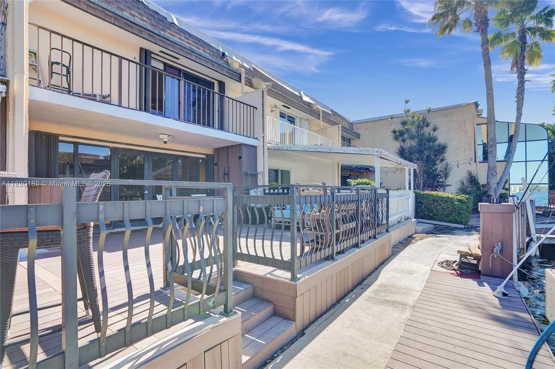 For Sale: $799,000 (2 beds, 2 baths, 1550 Square Feet)