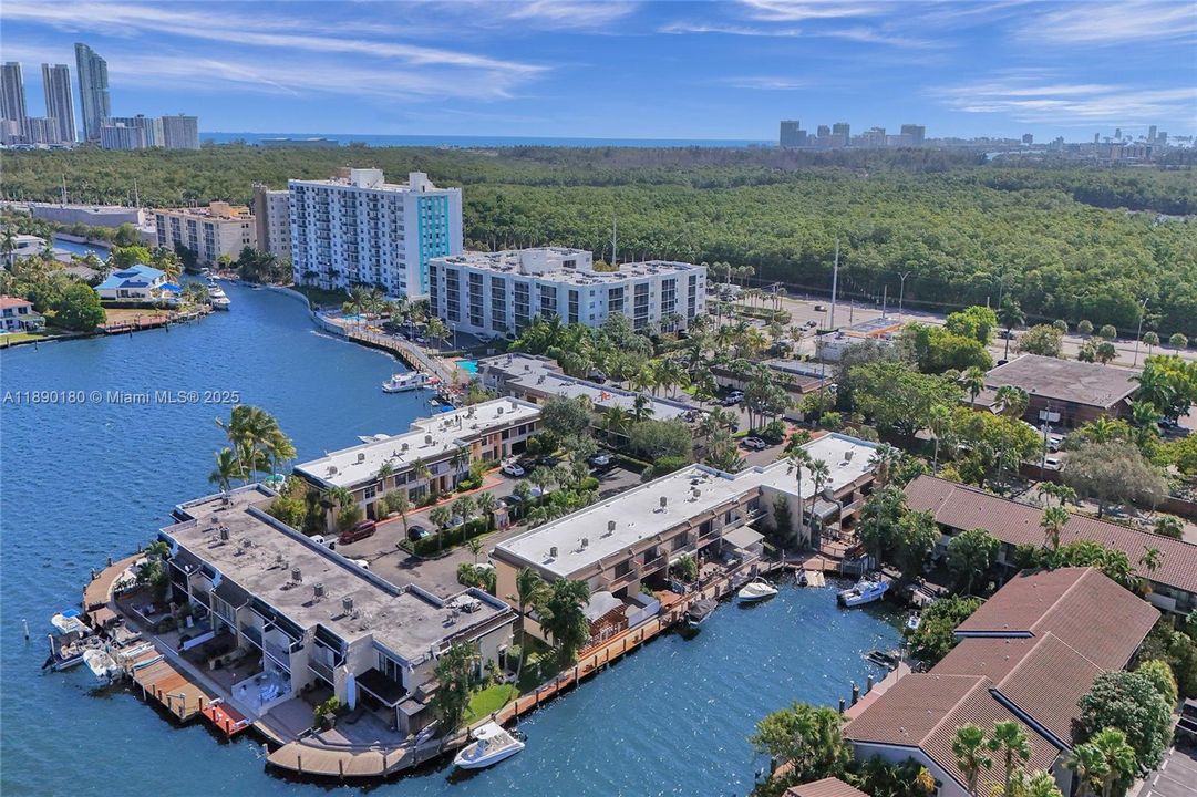 For Sale: $799,000 (2 beds, 2 baths, 1550 Square Feet)