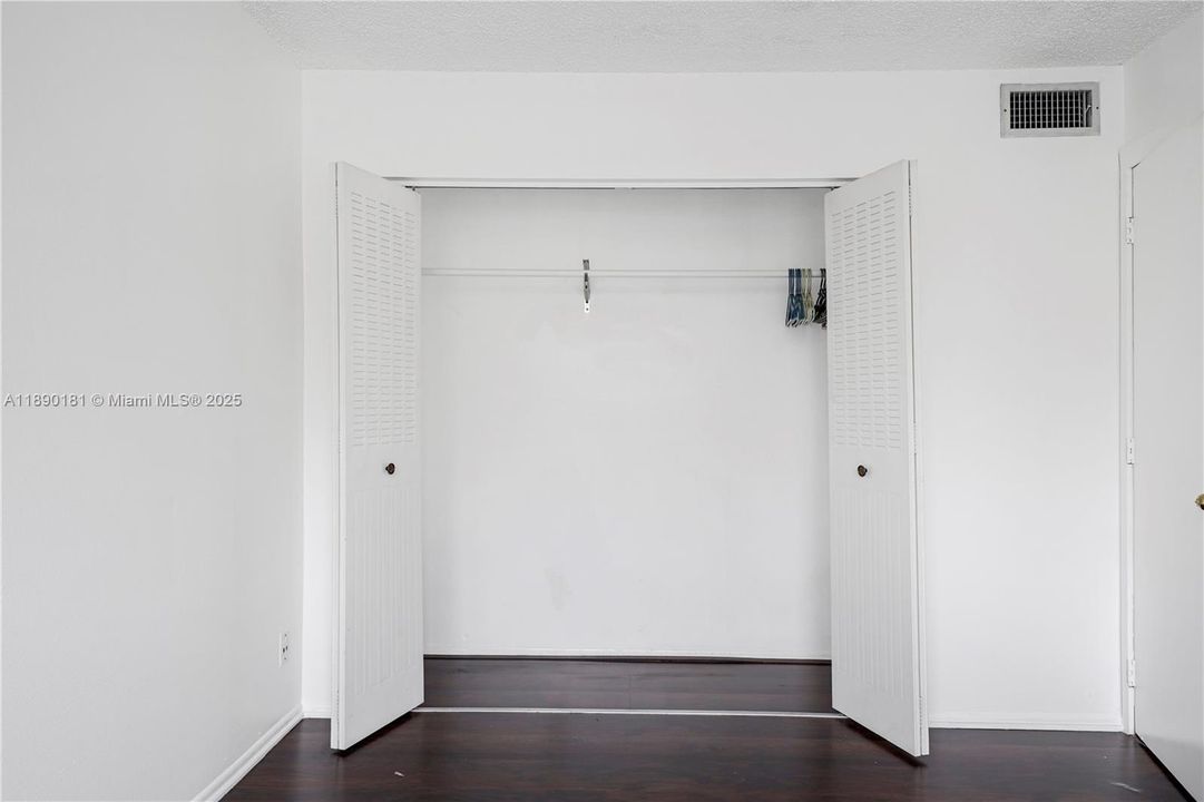 В аренду: $1,850 (2 спален, 2 ванн, 1025 Квадратных фут)