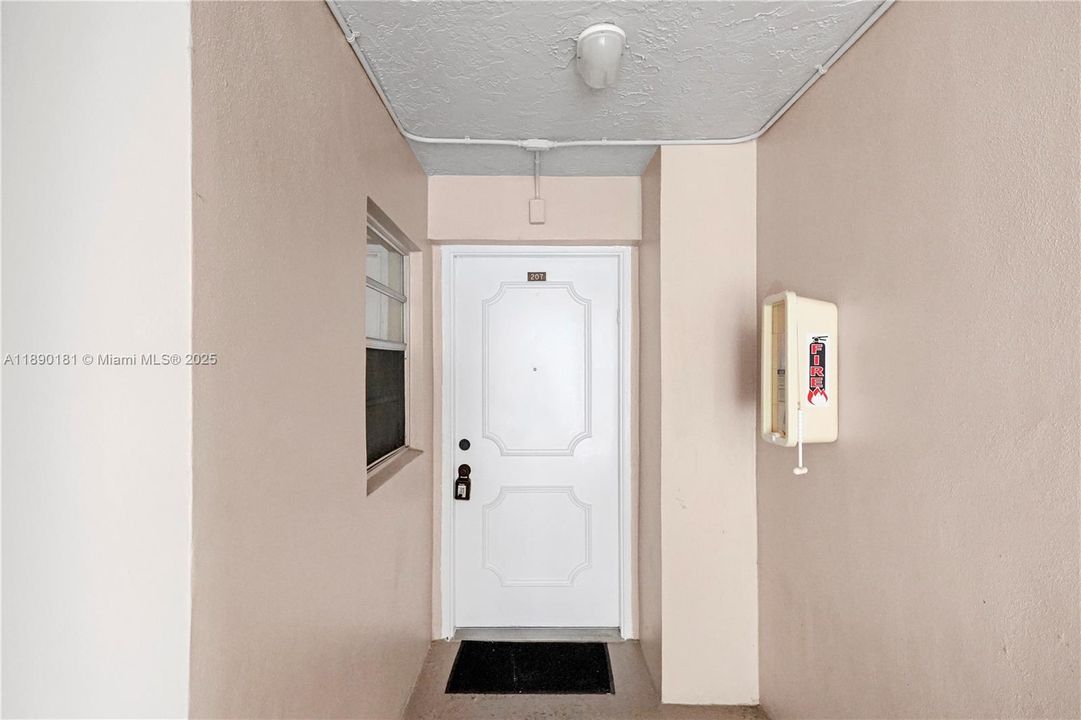 В аренду: $1,850 (2 спален, 2 ванн, 1025 Квадратных фут)