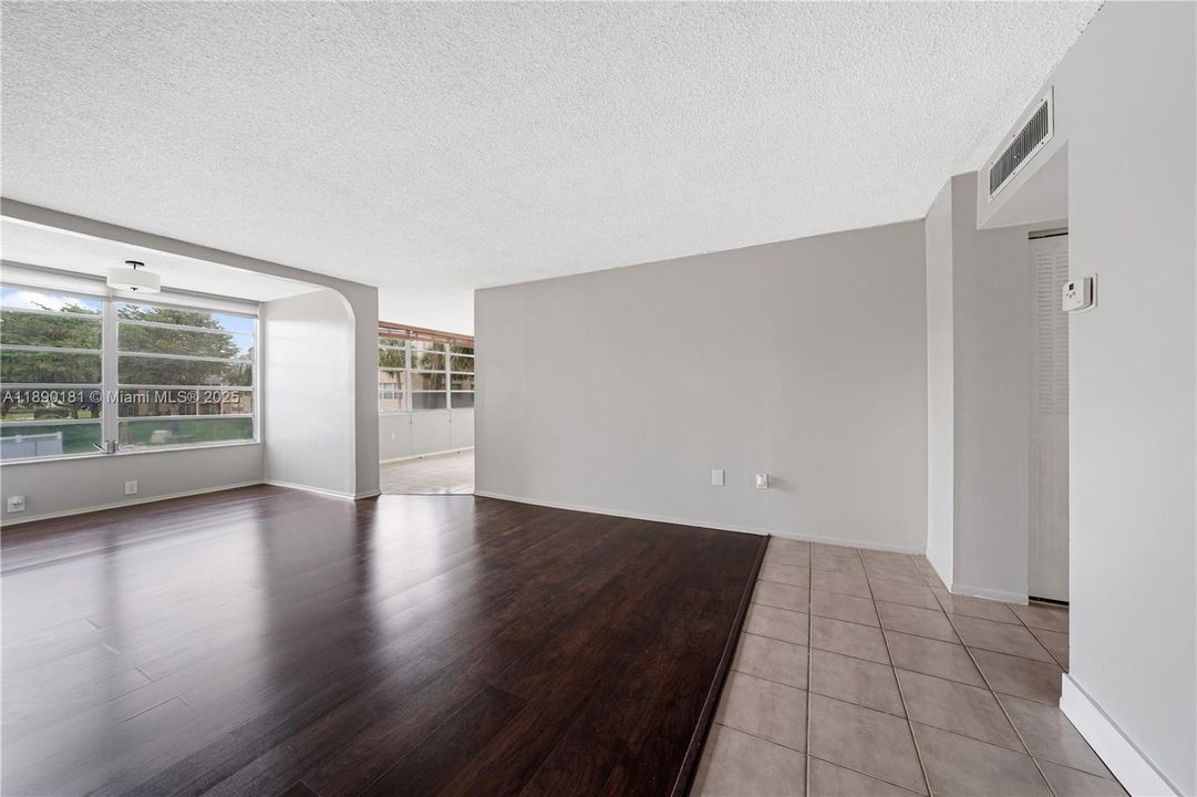 В аренду: $1,850 (2 спален, 2 ванн, 1025 Квадратных фут)