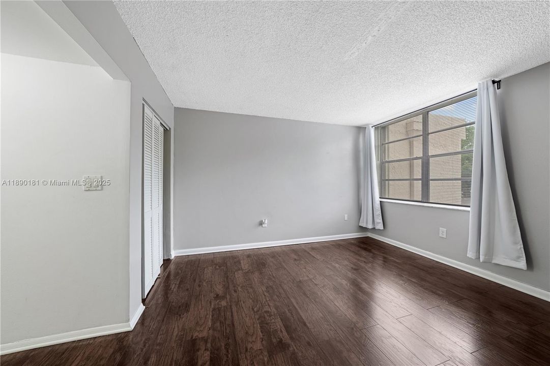 В аренду: $1,850 (2 спален, 2 ванн, 1025 Квадратных фут)