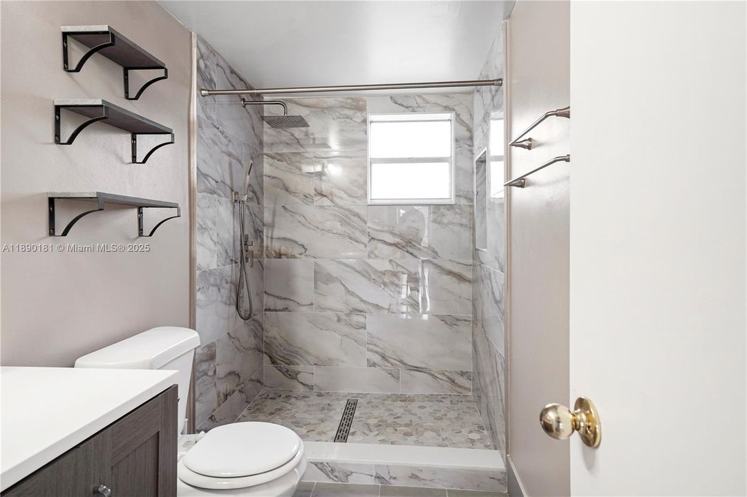 В аренду: $1,850 (2 спален, 2 ванн, 1025 Квадратных фут)