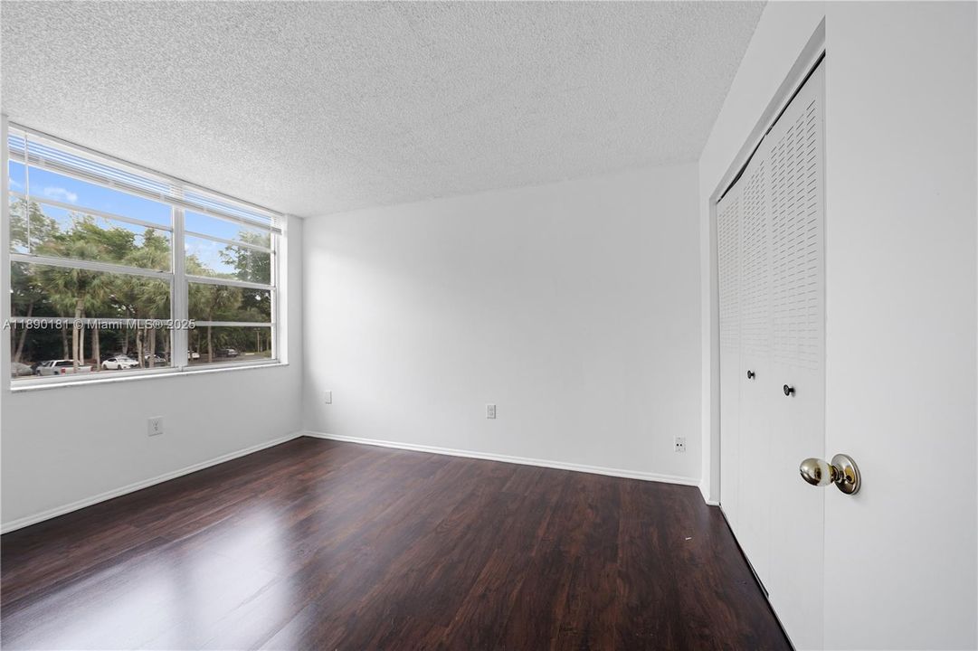 В аренду: $1,850 (2 спален, 2 ванн, 1025 Квадратных фут)