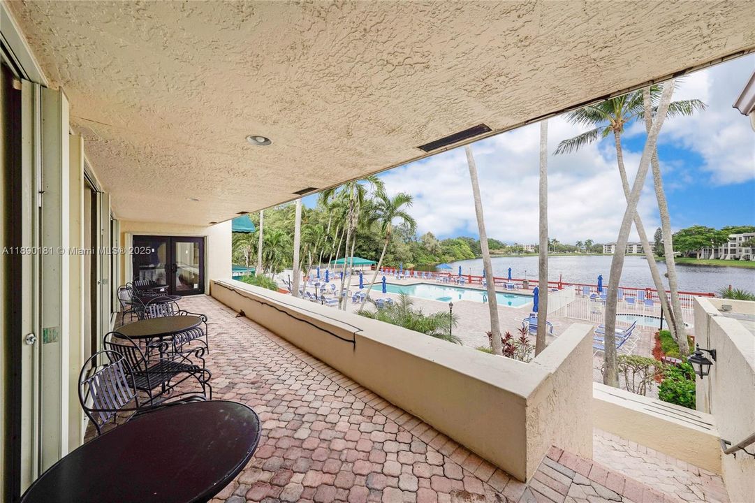 В аренду: $1,850 (2 спален, 2 ванн, 1025 Квадратных фут)