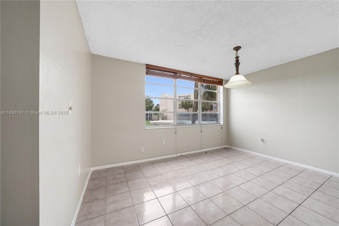 В аренду: $1,850 (2 спален, 2 ванн, 1025 Квадратных фут)