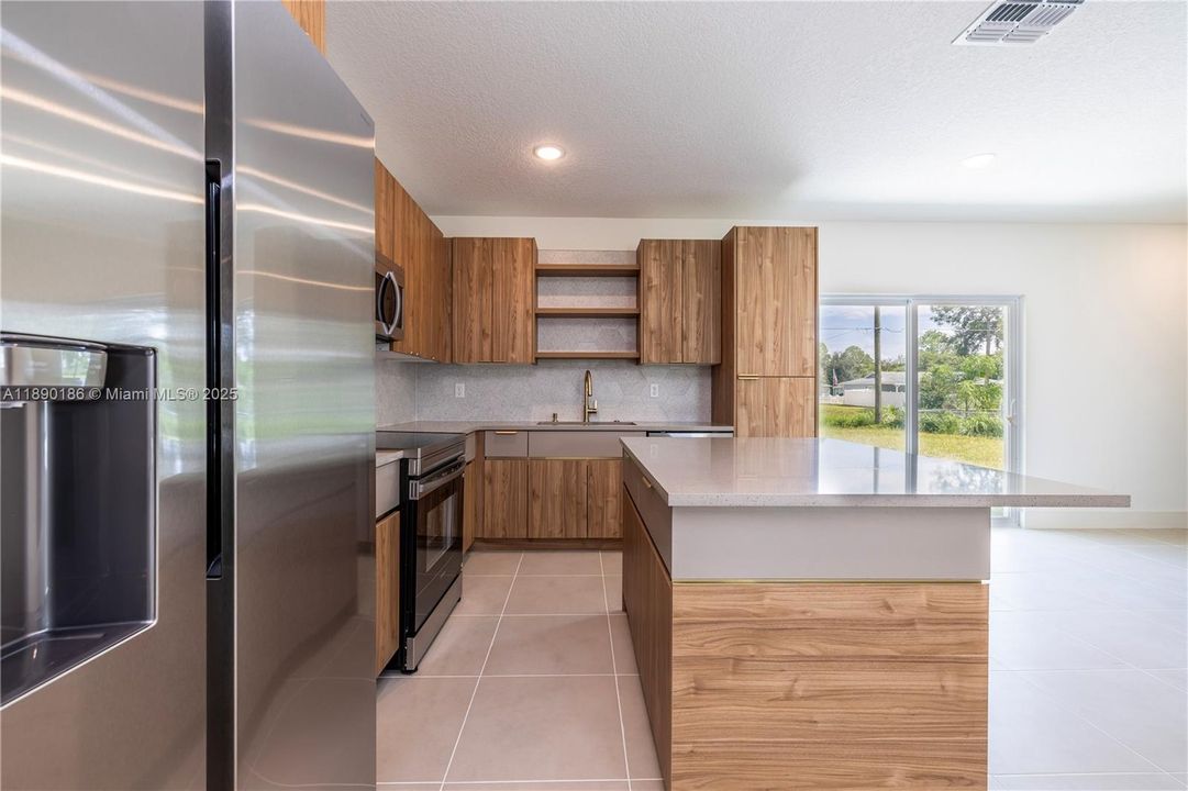 For Sale: $295,900 (3 beds, 2 baths, 1250 Square Feet)