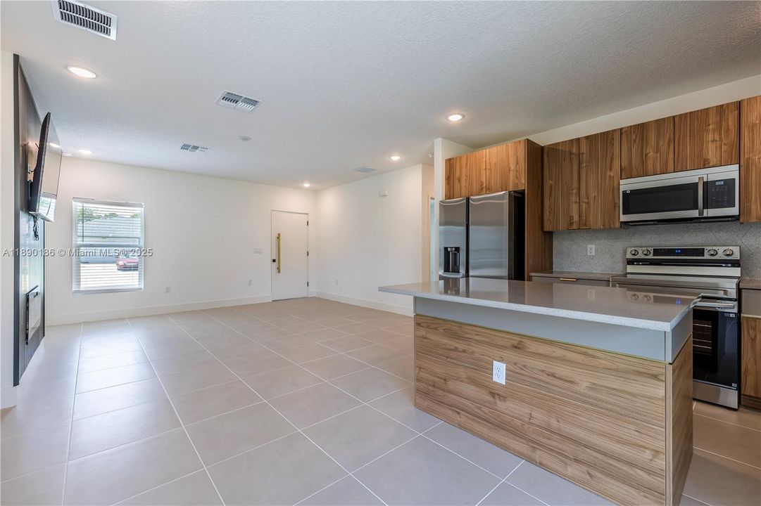 For Sale: $295,900 (3 beds, 2 baths, 1250 Square Feet)