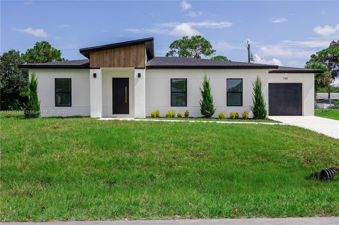 For Sale: $295,900 (3 beds, 2 baths, 1250 Square Feet)