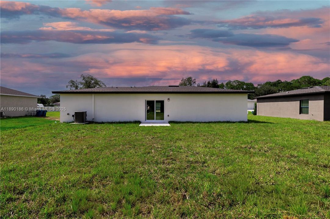 For Sale: $295,900 (3 beds, 2 baths, 1250 Square Feet)