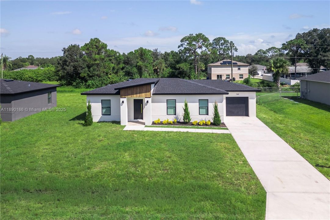 For Sale: $295,900 (3 beds, 2 baths, 1250 Square Feet)