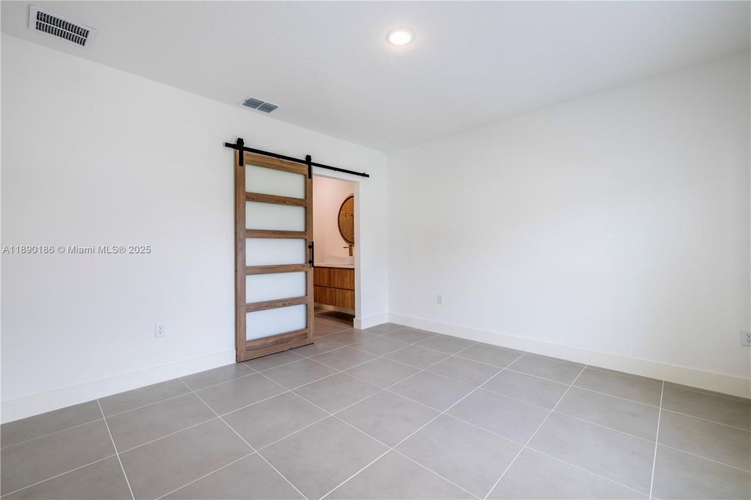 For Sale: $295,900 (3 beds, 2 baths, 1250 Square Feet)