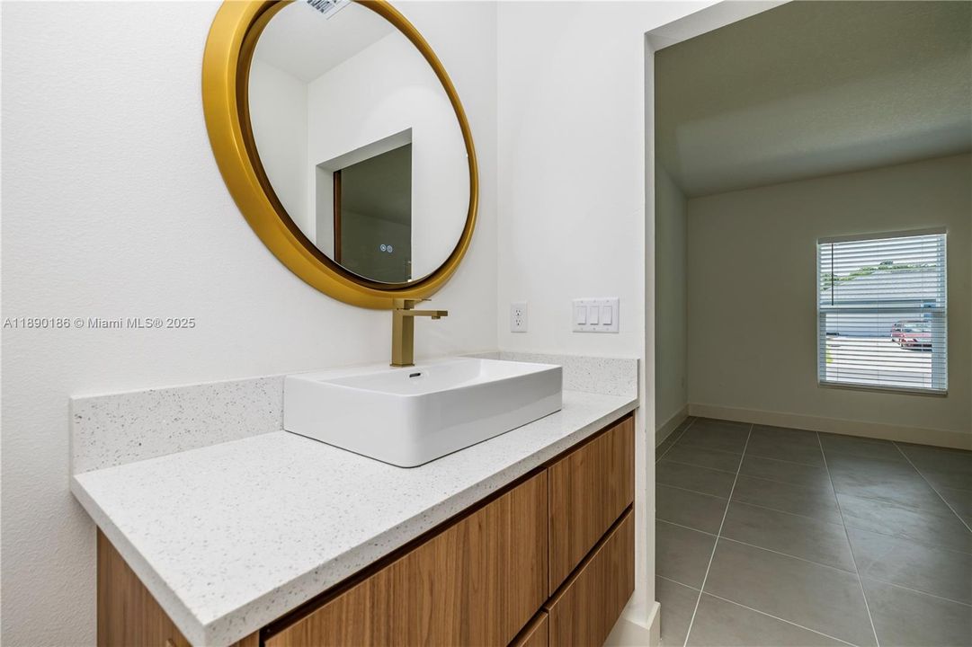 For Sale: $295,900 (3 beds, 2 baths, 1250 Square Feet)