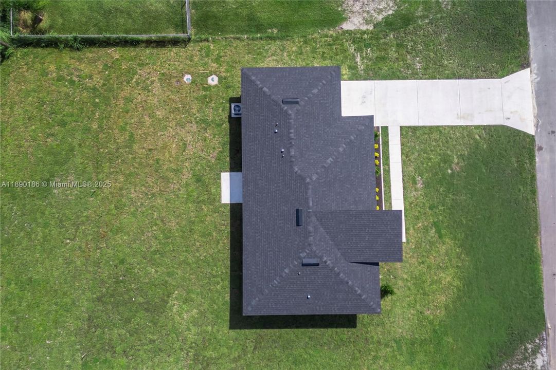 For Sale: $295,900 (3 beds, 2 baths, 1250 Square Feet)