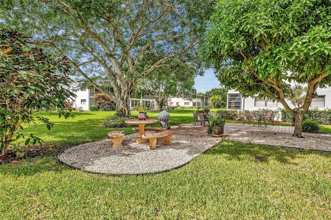 待售: $95,000 (1 贝兹, 1 浴室, 700 平方英尺)