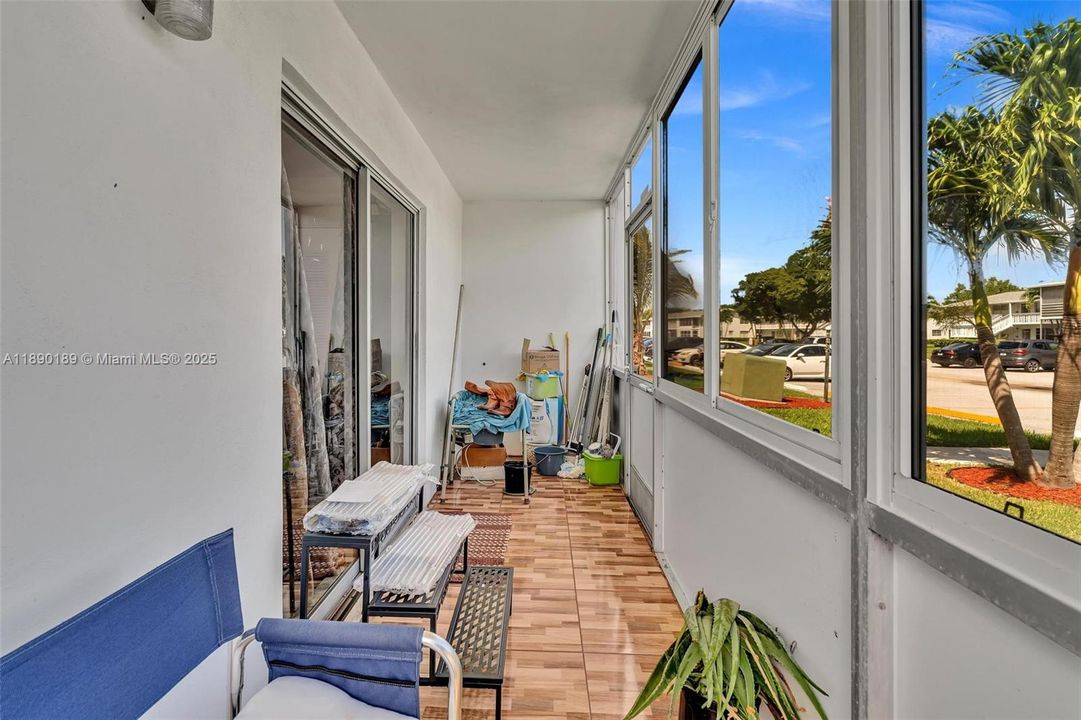 待售: $95,000 (1 贝兹, 1 浴室, 700 平方英尺)