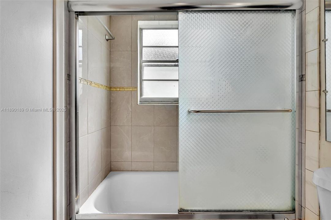 待售: $95,000 (1 贝兹, 1 浴室, 700 平方英尺)